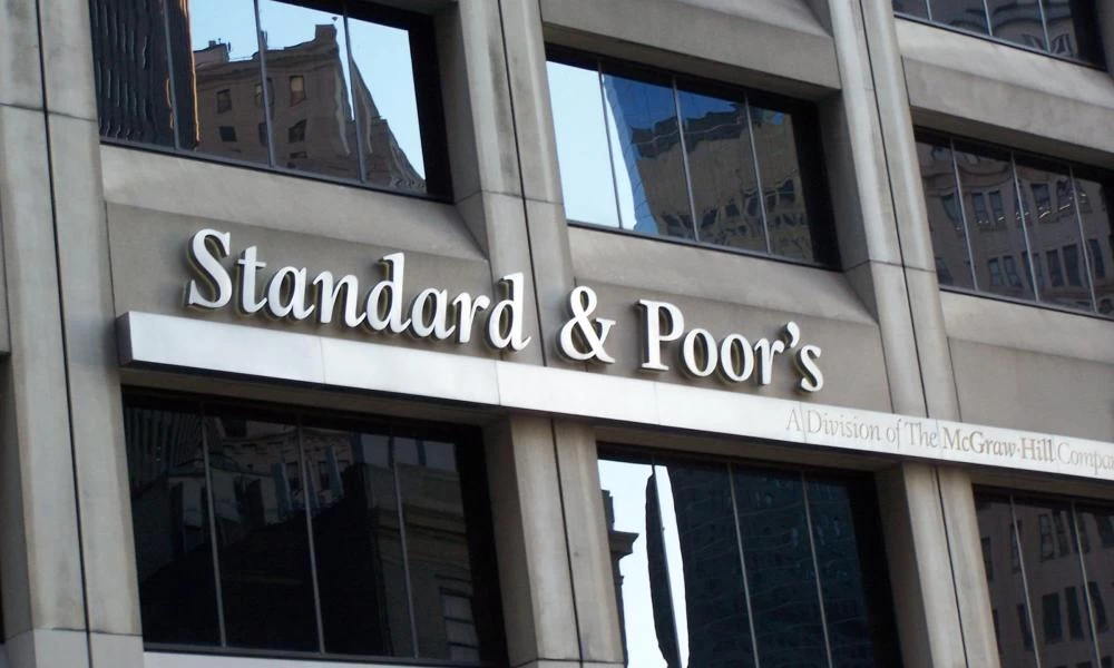 S&P: Σήμερα αποφασίζει για την ελληνική οικονομία – Καθόλου πιθανή δεν φαίνεται μία νέα αναβάθμιση